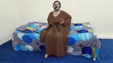 Sexy Muslim Mature Lady Dildo Riding