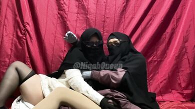 Asian Shemale Lesbian With Niqab